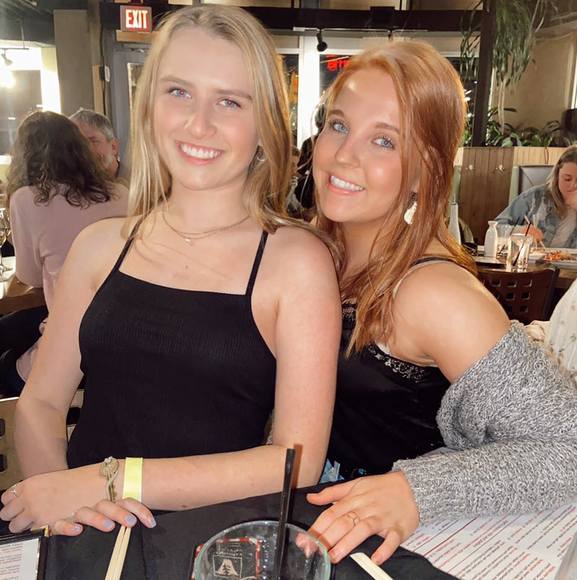 Profile Picture of Alexa Clauss (@alexanclauss) on Poshmark