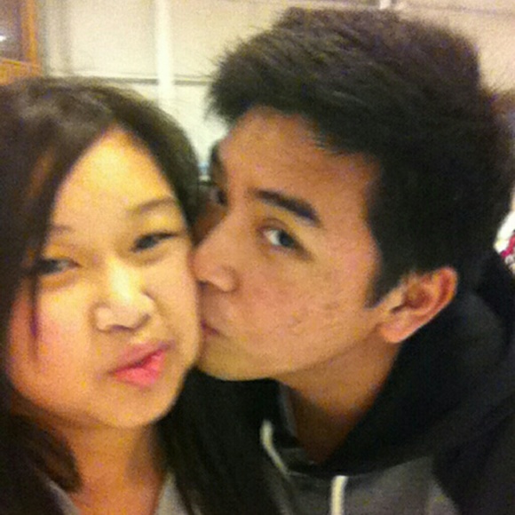 Profile Picture of Aren Abueg (@xarenabueg) on Poshmark