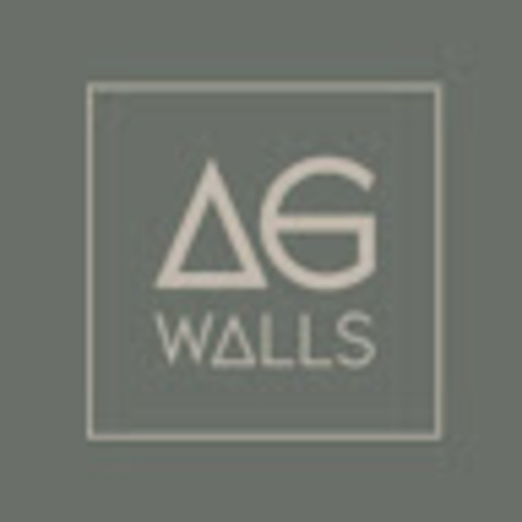 Profile Picture of Juliana Alzate (@juliagwalls) on Poshmark