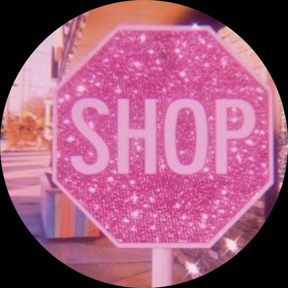 Profile Picture of Madison Bezner (@madisonbezner) on Poshmark