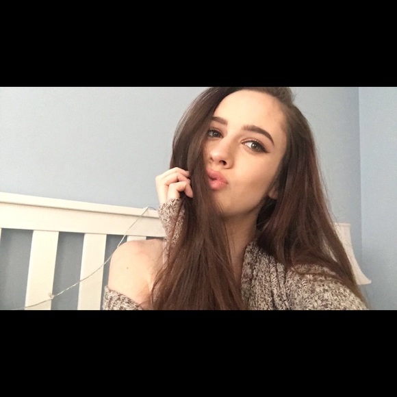 Profile Picture of Emily Datlow (@xxem1lyxx) on Poshmark
