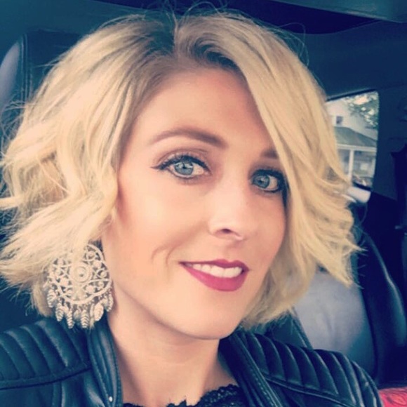 Sherri Marsden - Poshmark Profile Picture of Sherri Marsden (@blonde34) on Poshmark