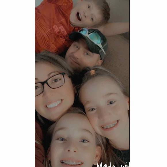 Profile Picture of Miranda Rowe (@mirandaroweand5) on Poshmark