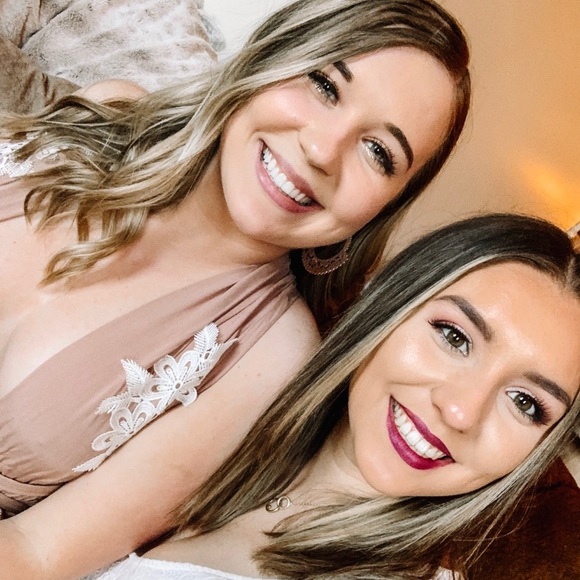 Alecia Martinez - Poshmark Profile Picture of Alecia Martinez (@aleciarm) on Poshmark