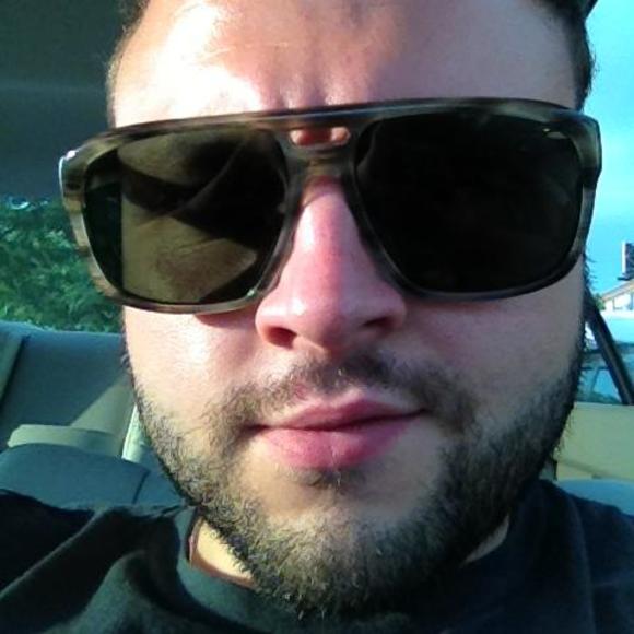 Profile Picture of Michael Smilowitz (@mikeysmiley41) on Poshmark