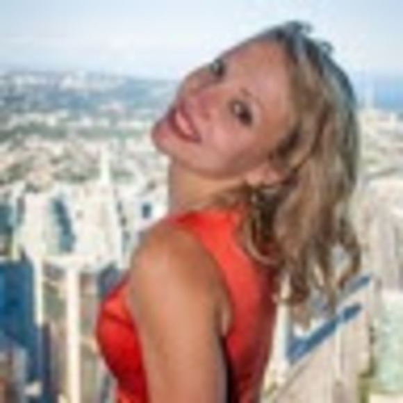 Profile Picture of Natalia Peresunko (@nperesunko) on Poshmark