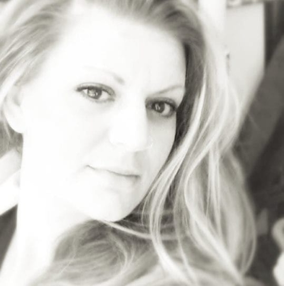 Profile Picture of Dorothea Harrington (@deedeeh2383) on Poshmark