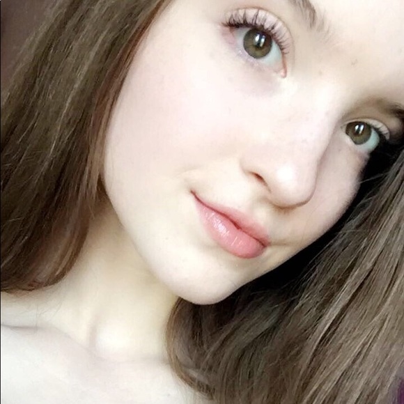 Profile Picture of Rachel Discher (@rdischer) on Poshmark