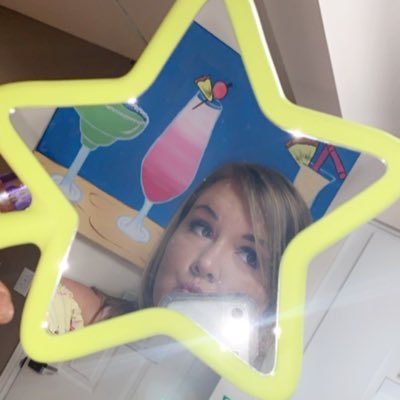Profile Picture of ⇝Julia (@julia13cox) on Twitter