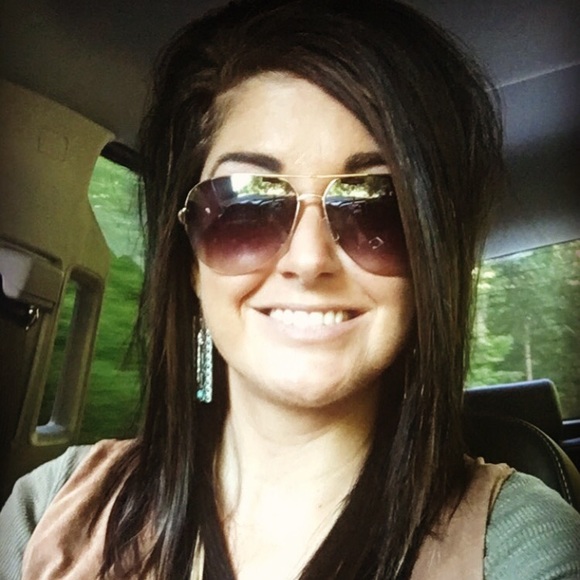 Profile Picture of Tabitha Clifford (@tjclifford) on Poshmark