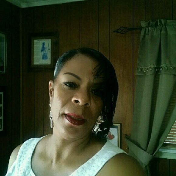 Profile Picture of Lettice Tate (@lavera8) on Poshmark