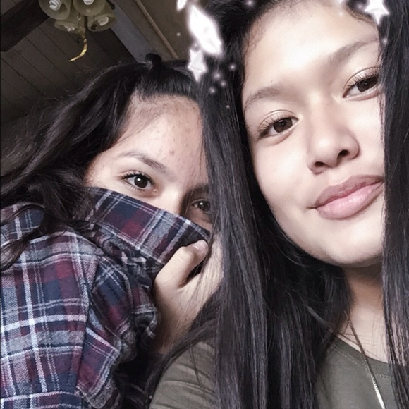 Lesly Flores - Poshmark Profile Picture of Lesly Flores (@leslyflores_) on Poshmark