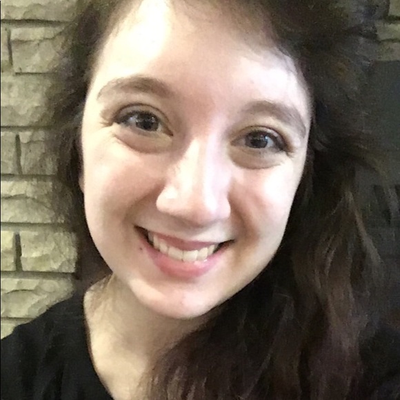 Profile Picture of Tatianna Riesenberg (@tatiannar3) on Poshmark