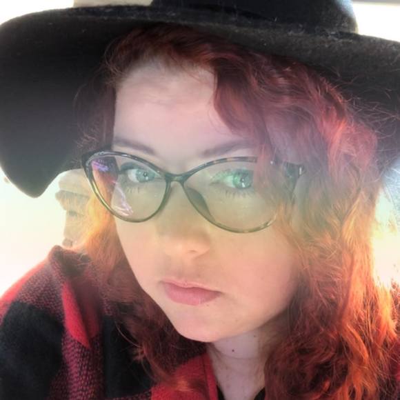 Profile Picture of Jeni Stansbury-clark (@jstansburyclark) on Poshmark