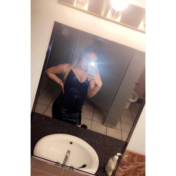Profile Picture of Erica Mendes (@erica_mendes) on Poshmark