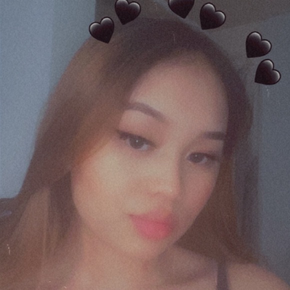 Profile Picture of Choua Cha (@choua_cha) on Poshmark