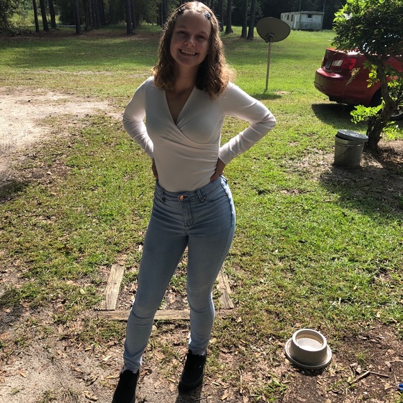 Profile Picture of Alexis Heany (@alexis_heany) on Poshmark