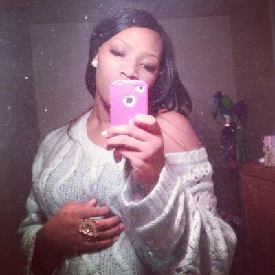 Profile Picture of Sylvia Weary (@HIGH_CheekB0nes) on Twitter