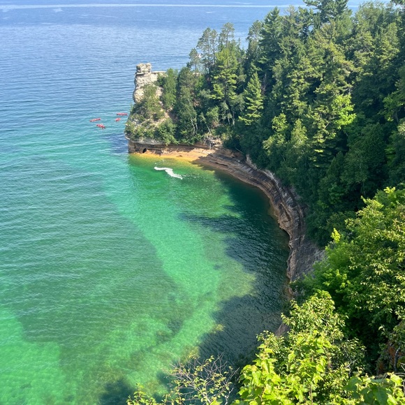 Profile Picture of Emma Kazmierczak (@emmakazmier) on Poshmark