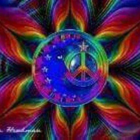 Profile Picture of Tippi Husser (@tippilynn) on Poshmark