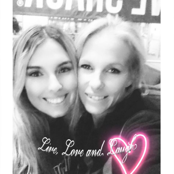 Profile Picture of Amanda Chambers (@amandachambe306) on Poshmark