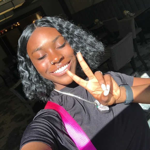 Profile Picture of Ariael Surls (@anomalyari1) on Poshmark