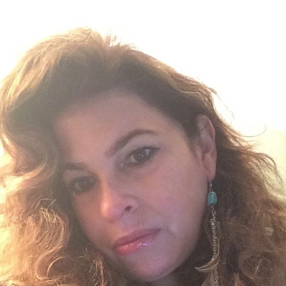 Profile Picture of Elizabeth Contello (@contellom) on Poshmark