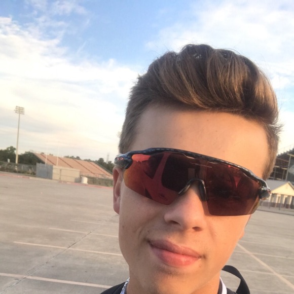 Profile Picture of Dylan Helmer (@helmerdyl) on Poshmark