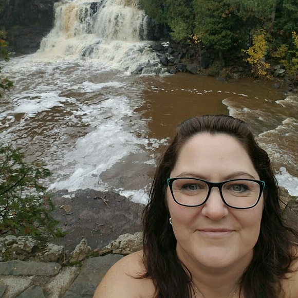 Profile Picture of Lottie Bernecker (@llynk) on Poshmark