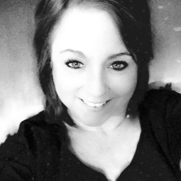 Profile Picture of Tracy Escoe (@tescoe1970) on Poshmark