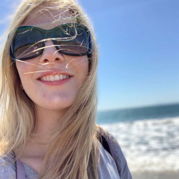 Profile Picture of Lucy May (@lucymay523) on Poshmark