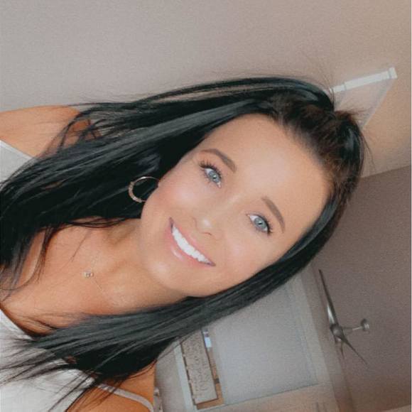 Profile Picture of Annalisa Gorringe (@annalisag) on Poshmark