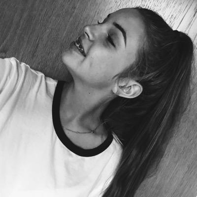 Profile Picture of Michelle Schenk (@ohmichelle09) on Twitter