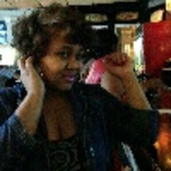 Profile Picture of Chalonda Day (@blondie_215) on Poshmark