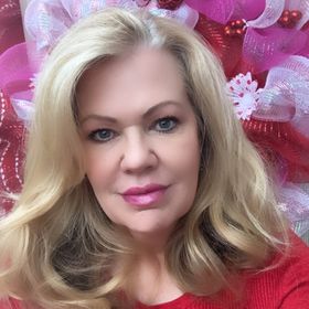 Profile Picture of Julie Jaramillo (@juliejarawolfe) on Pinterest