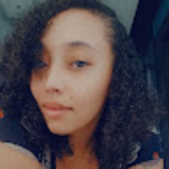 Profile Picture of Isabella Backert (@ibackert) on Poshmark