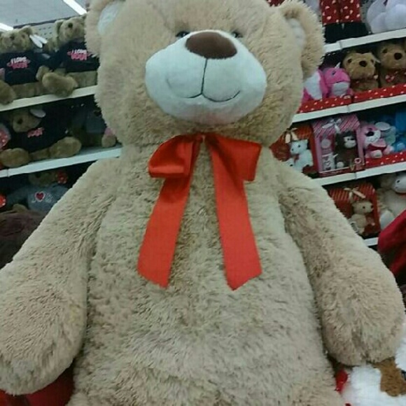 Profile Picture of Adrian Raya (@adrian1433) on Poshmark