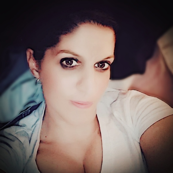 Profile Picture of Julie Kebert (@juliene33) on Poshmark