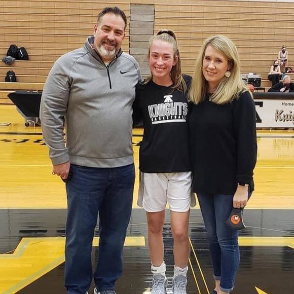 Profile Picture of Jennifer Riner (@8rinerblueeyes) on Poshmark