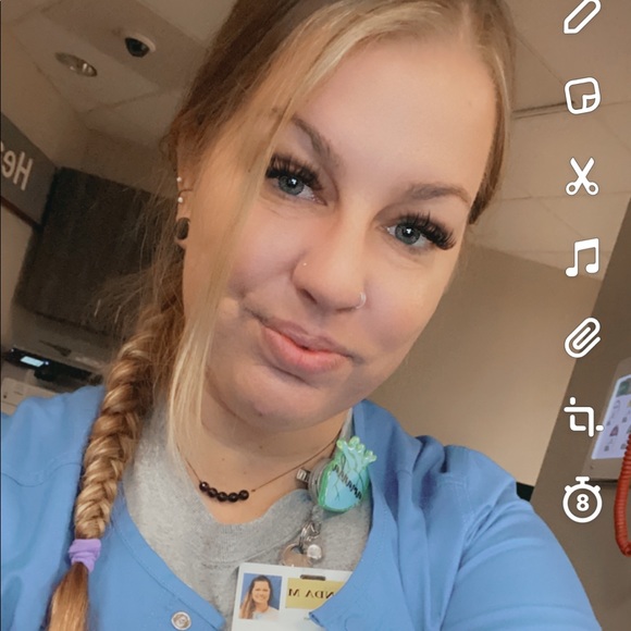 Profile Picture of Amanda Mounce (@amandamounce) on Poshmark