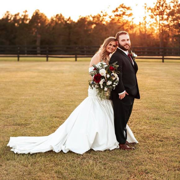 Profile Picture of Tia Avery (@tia_avery) on Poshmark