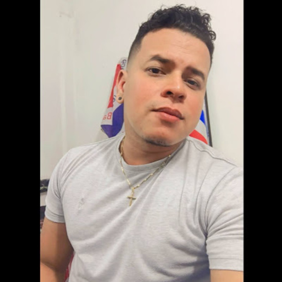 Profile Picture of Erick Fabian (@erickfabian956) on Poshmark