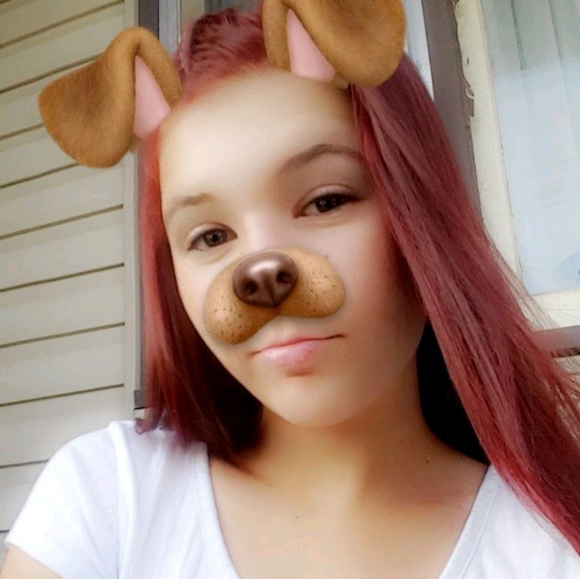 Profile Picture of Tiki Bussing (@tikibussing) on Poshmark