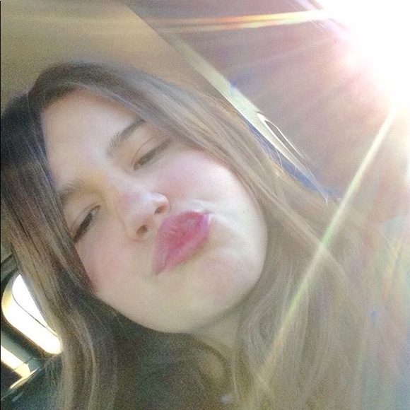 Profile Picture of Aaliyah Schoolfield (@aaliyahschoolfi) on Poshmark