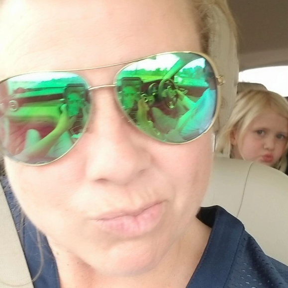 Profile Picture of Lisa Arnoldussen (@babyfaith2005) on Poshmark