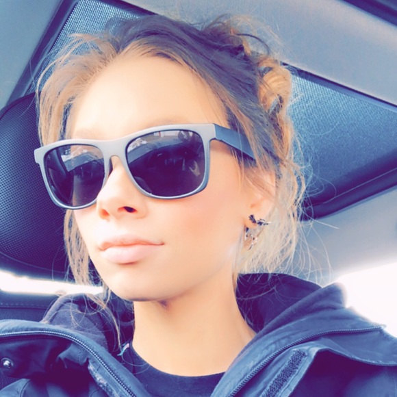 Profile Picture of Katie Jaconetta (@smolkhaleesi) on Poshmark
