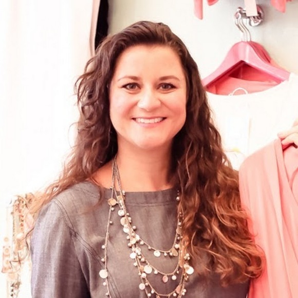 Profile Picture of Tammy Layson (@modishmaternity) on Poshmark