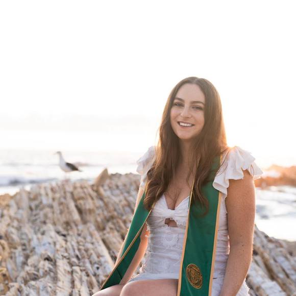 Profile Picture of Jessica Sharpe (@jessicasharpe) on Poshmark
