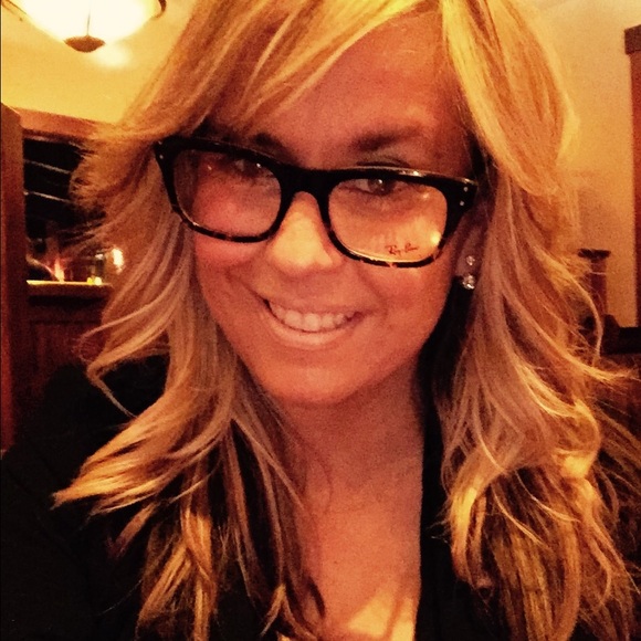 Profile Picture of Christina Daluz (@christinadaluz) on Poshmark