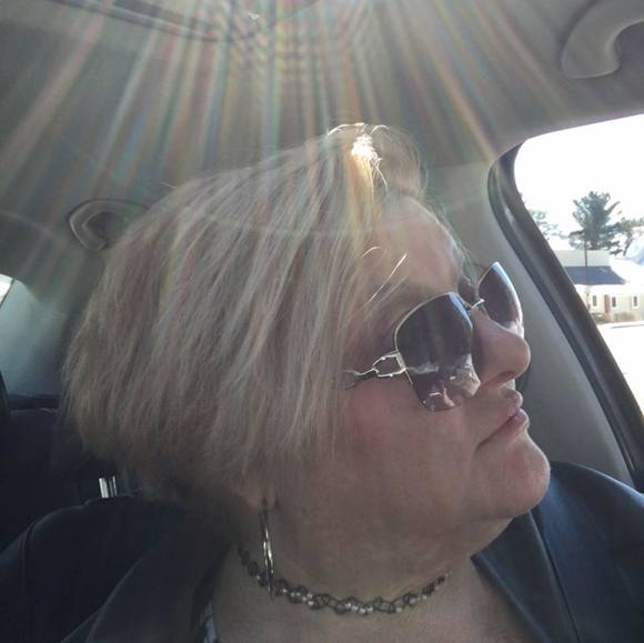 Profile Picture of Susan Miele (@mie8588) on Poshmark